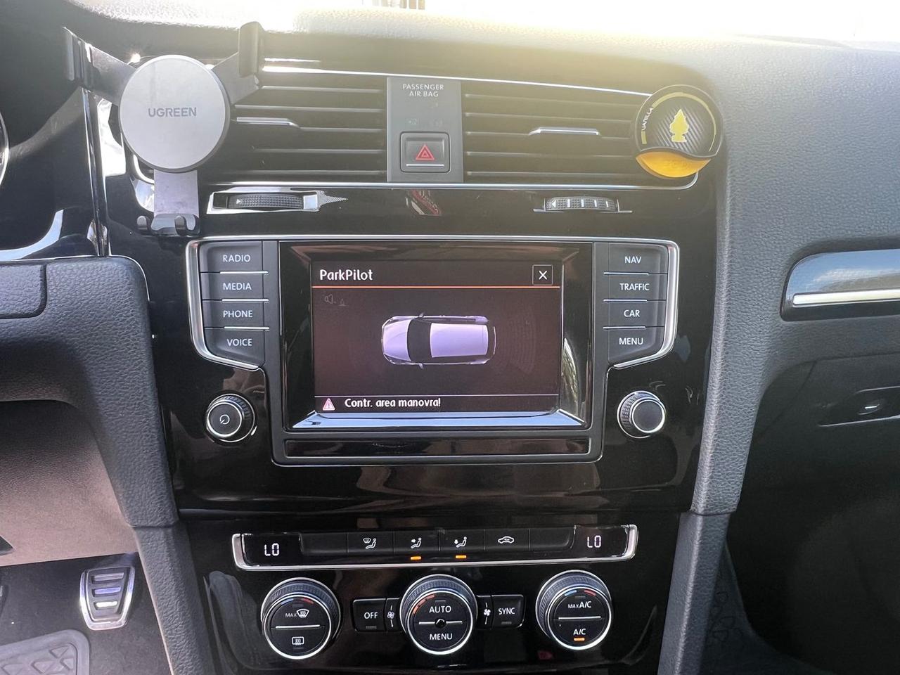 Volkswagen Golf 2.0 TSI R #10432