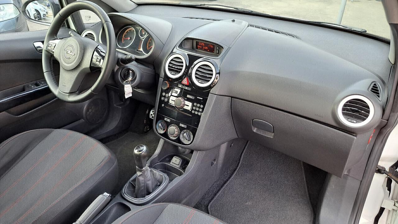 Opel Corsa 1.2 3 porte b-color