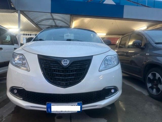 LANCIA YPSILON 1,2 TETTO APRIBILE 120MILA KM!