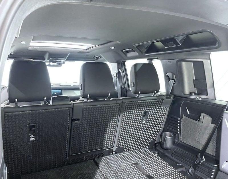 Land Rover Defender 3.0 D6 250 110 HSE AWD auto.