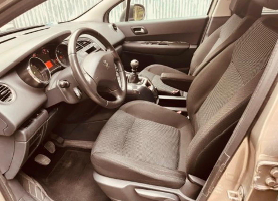 Peugeot 5008 1.6 HDi 112CV Business