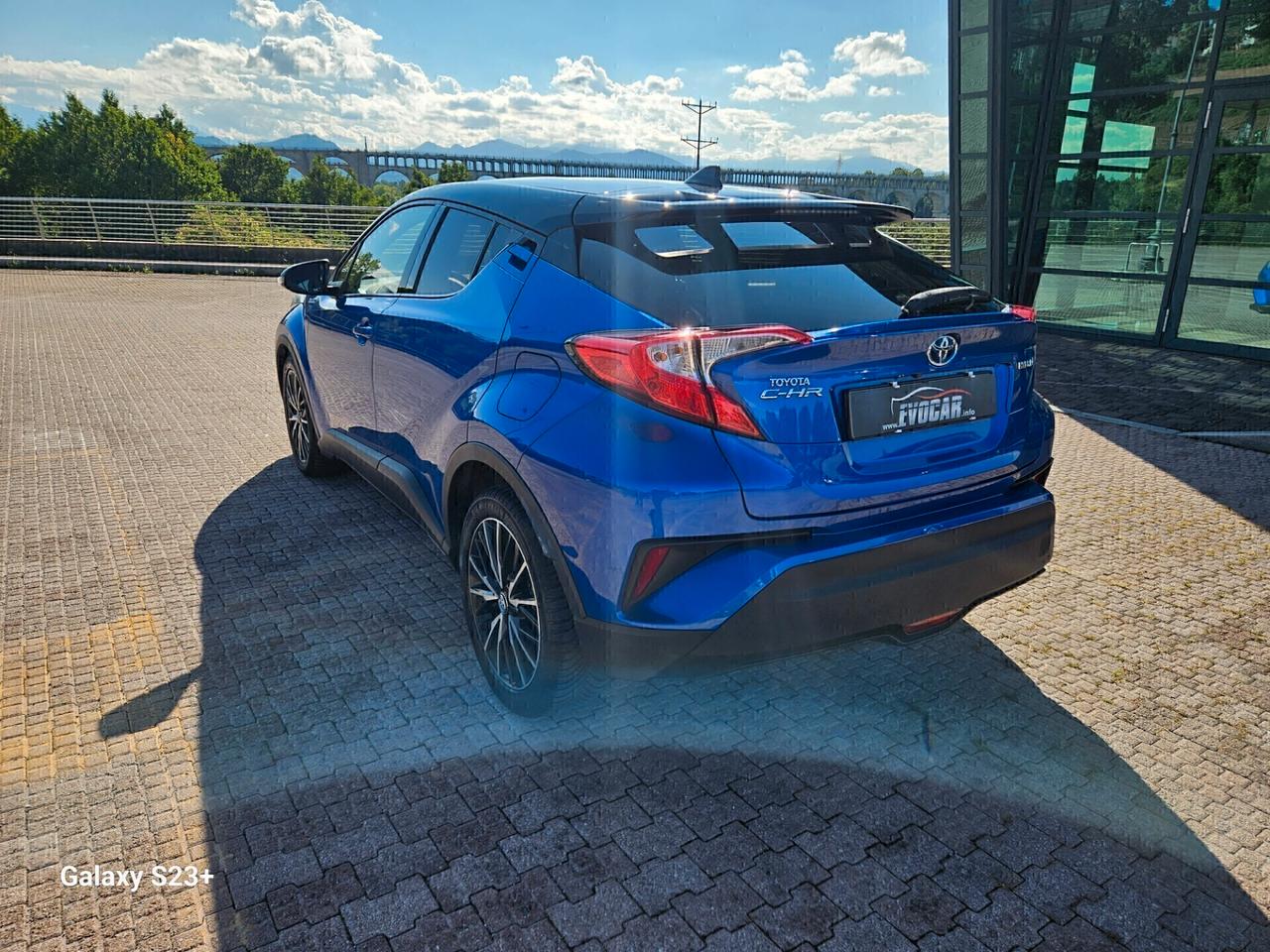 Toyota C-HR 1.8 Hybrid valutiamo usato /scambio