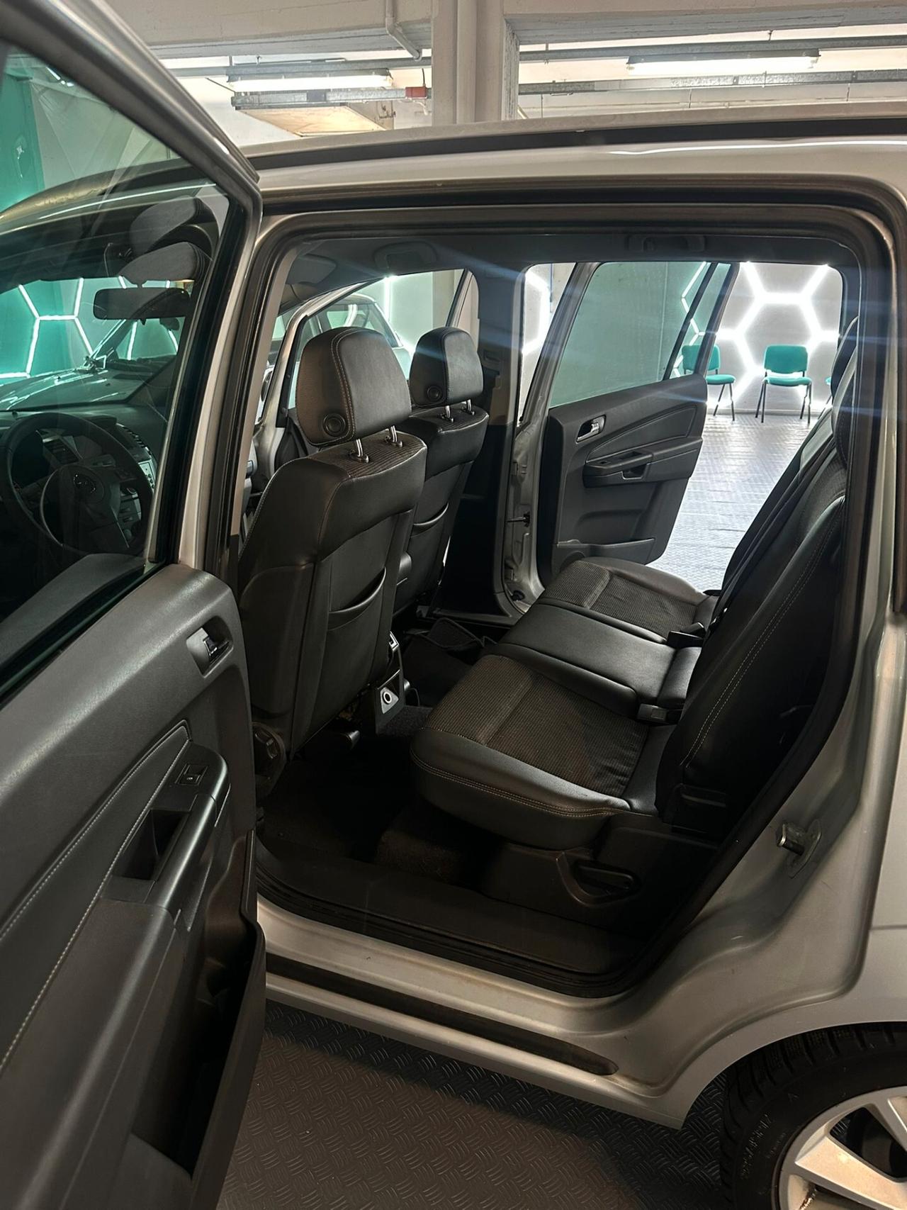 Opel Zafira 1.8 16V VVT Cosmo