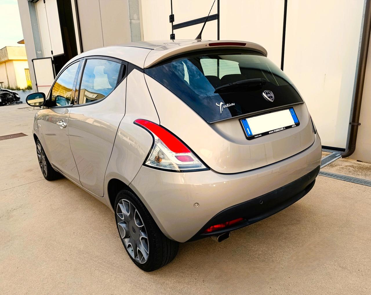 Lancia Ypsilon 1.2 69 CV 5 porte GPL Ecochic 30th Anniversary - Ok Neopatentati