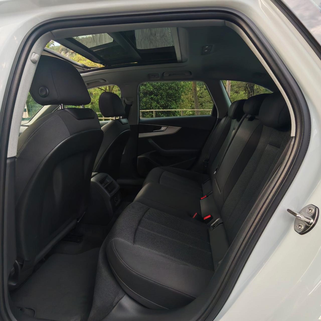 Audi A4 Avant 2.0 tdi ultra 150cv s-tronic TETTO PANORAMICO E APRIBILE