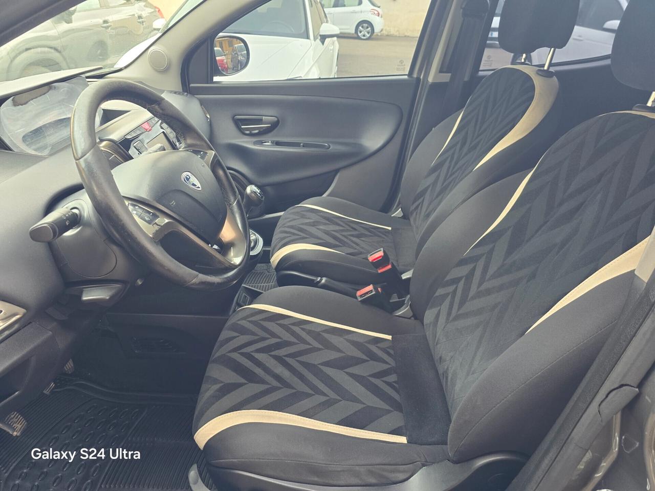 Lancia Ypsilon 1.3 MJT 16V 95 CV 5 porte S&S Silver