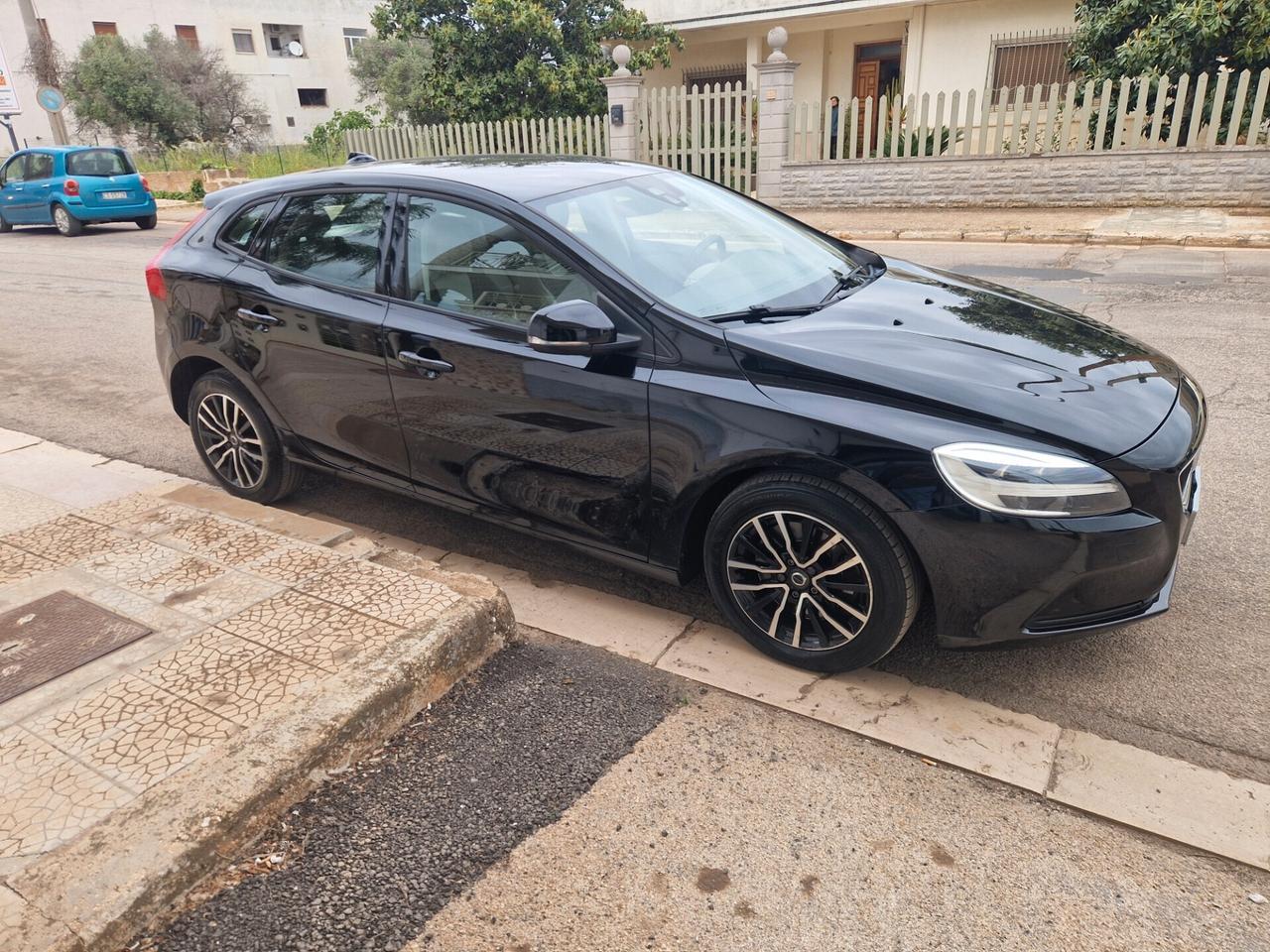 Volvo V40 D2