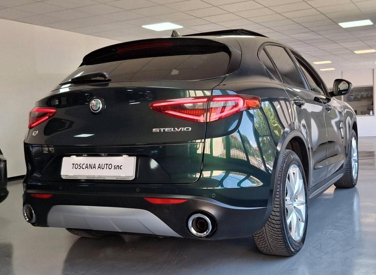 Alfa Stelvio 210 CV AT8 Q4 tetto panoramico
