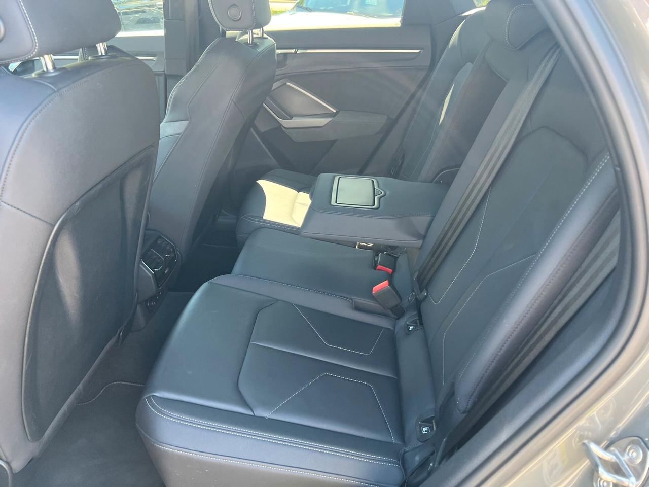 Audi Q2 30 TDI S tronic cockpit navigatore