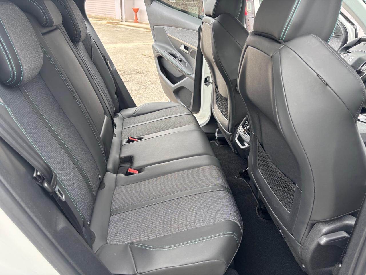 Peugeot 3008 BlueHDi 130 S&S EAT8 Allure