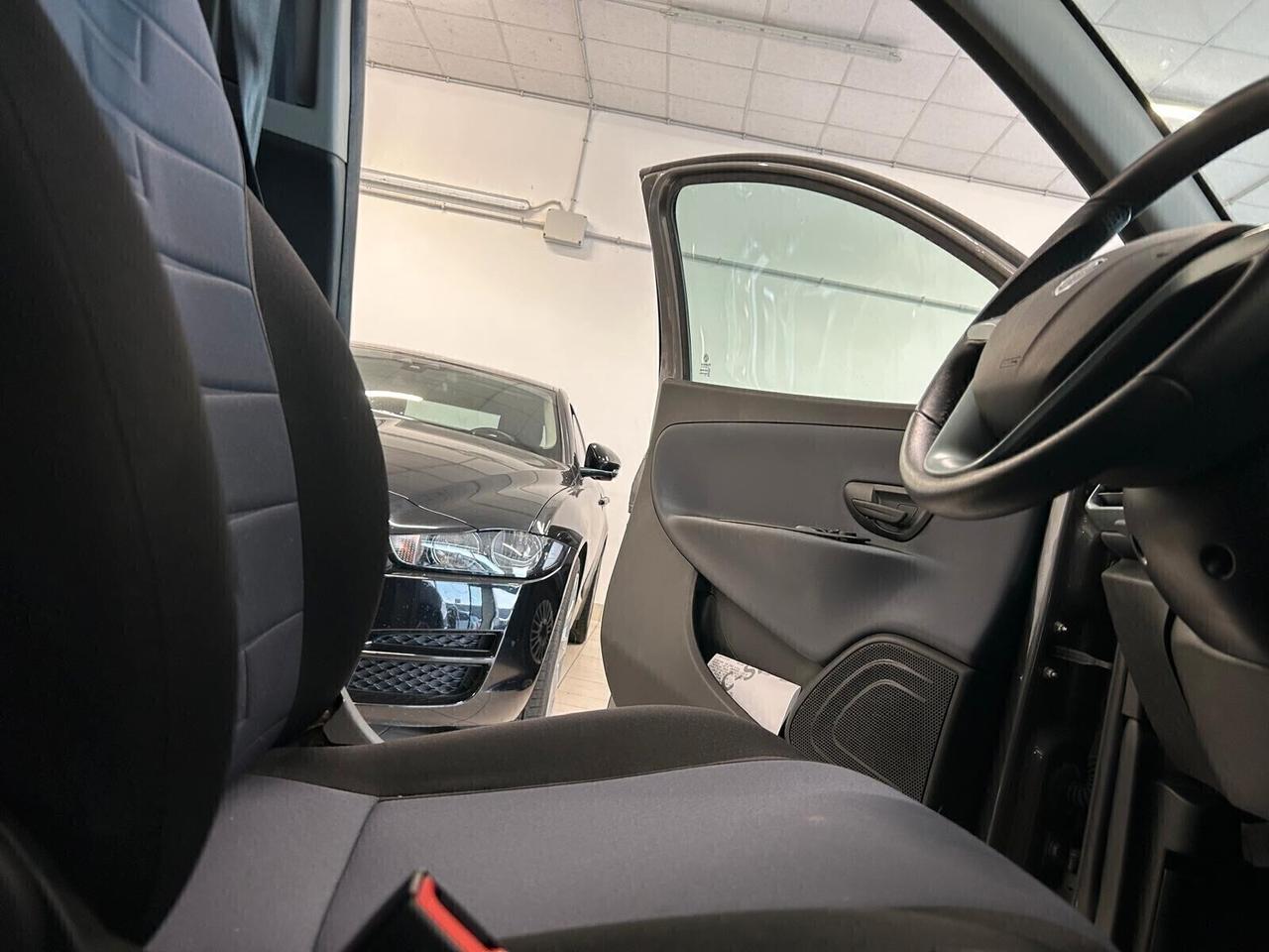 Lancia Ypsilon PLATINO 1.0 FireFly Hybrid SPOTICAR