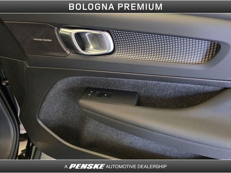 Volvo XC40 B3 automatico Ultra Black Edition