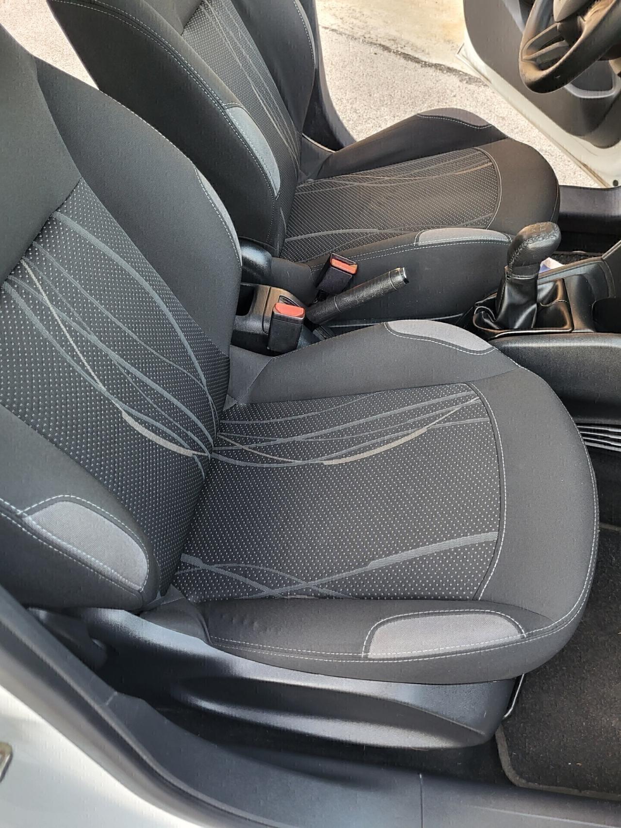 PEUGEOT 208 1,4 HDI-UNICA PROPRIETAR-4 REVISIONI