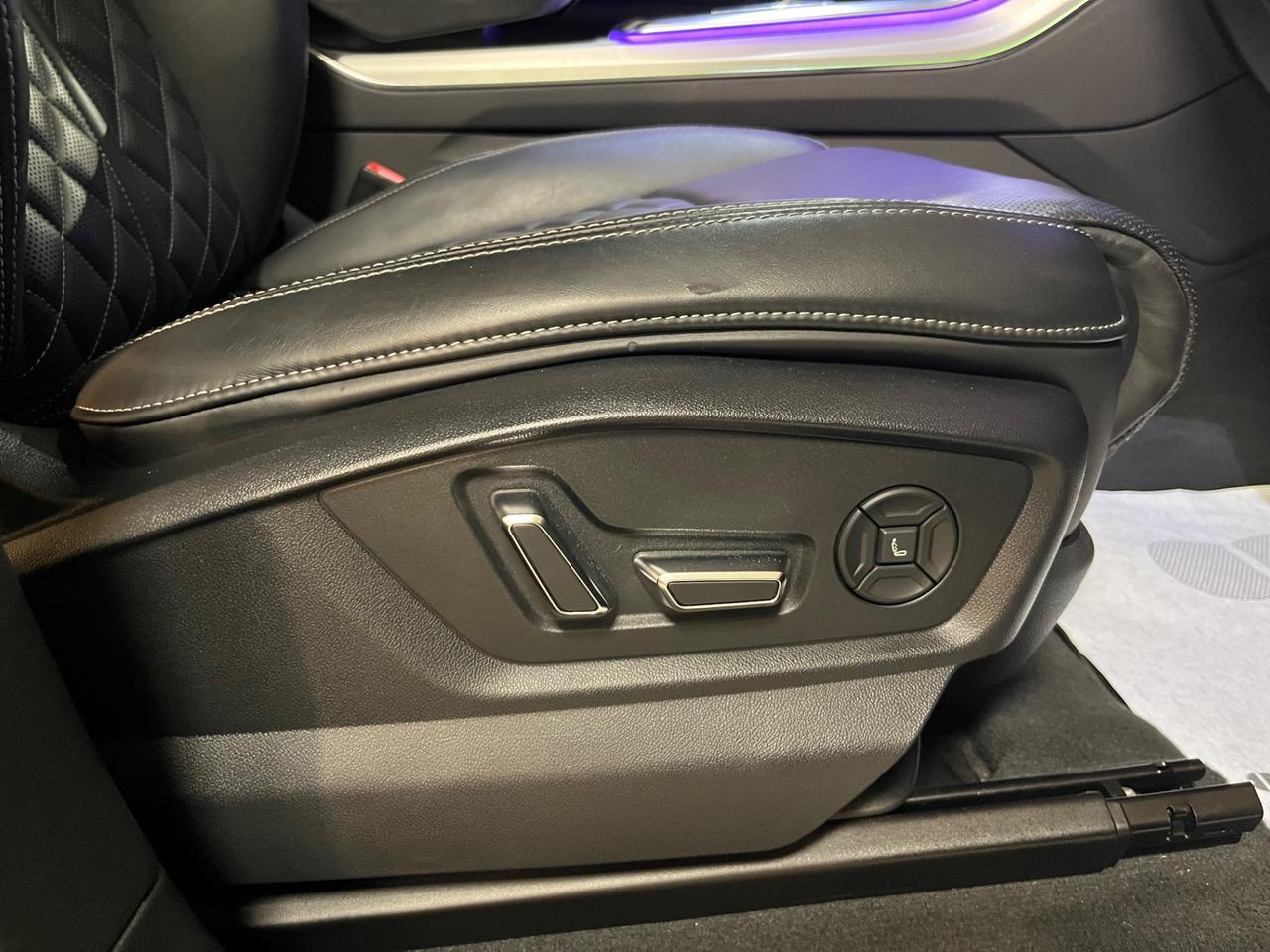 Audi Q8 45 TDI quattro S-Line Matrix/Tetto iva ESPOSTA!!