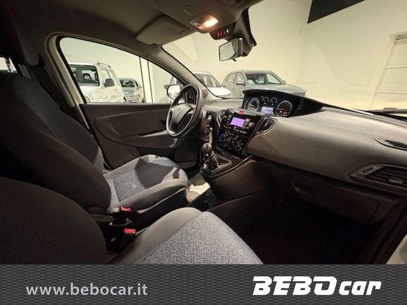 Lancia Ypsilon 1.0 FireFly 5 porte S&S Hybrid Silver