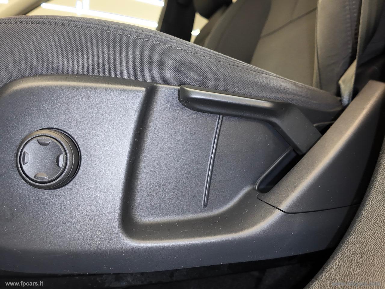 VOLVO XC40 D3 Geartronic Momentum Pro N1