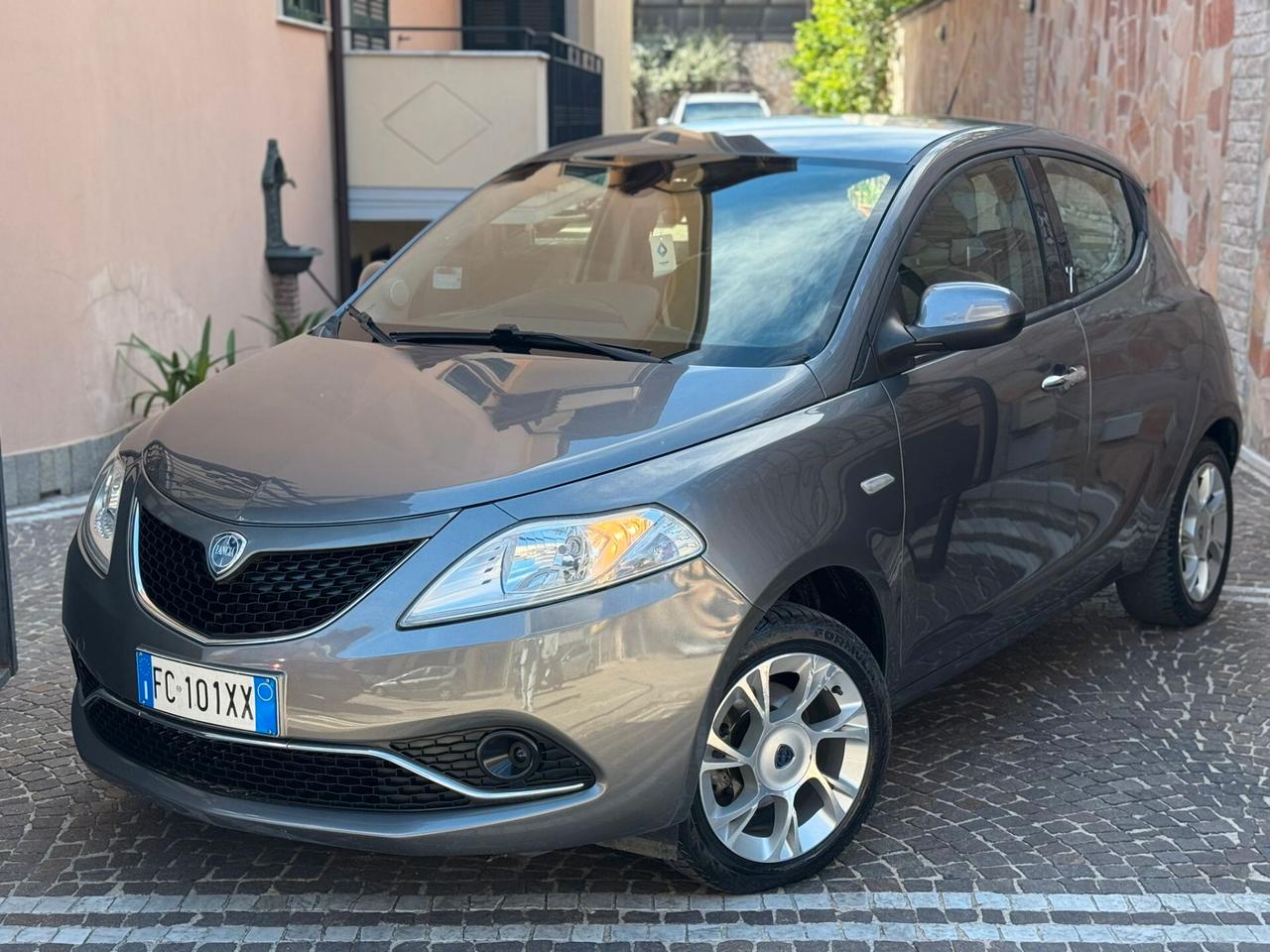 Lancia Ypsilon 1.2 69 CV 5 porte Platinum