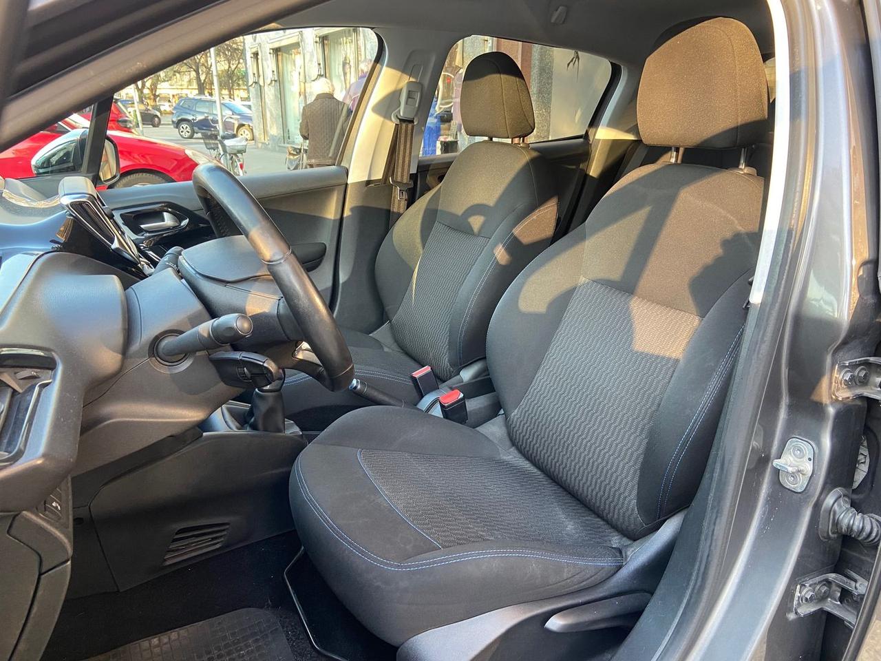 Peugeot 208 Signature 1.2 PureTech #9979