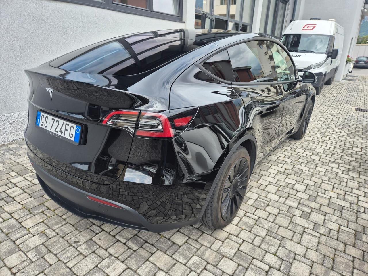 Tesla Model Y RWD