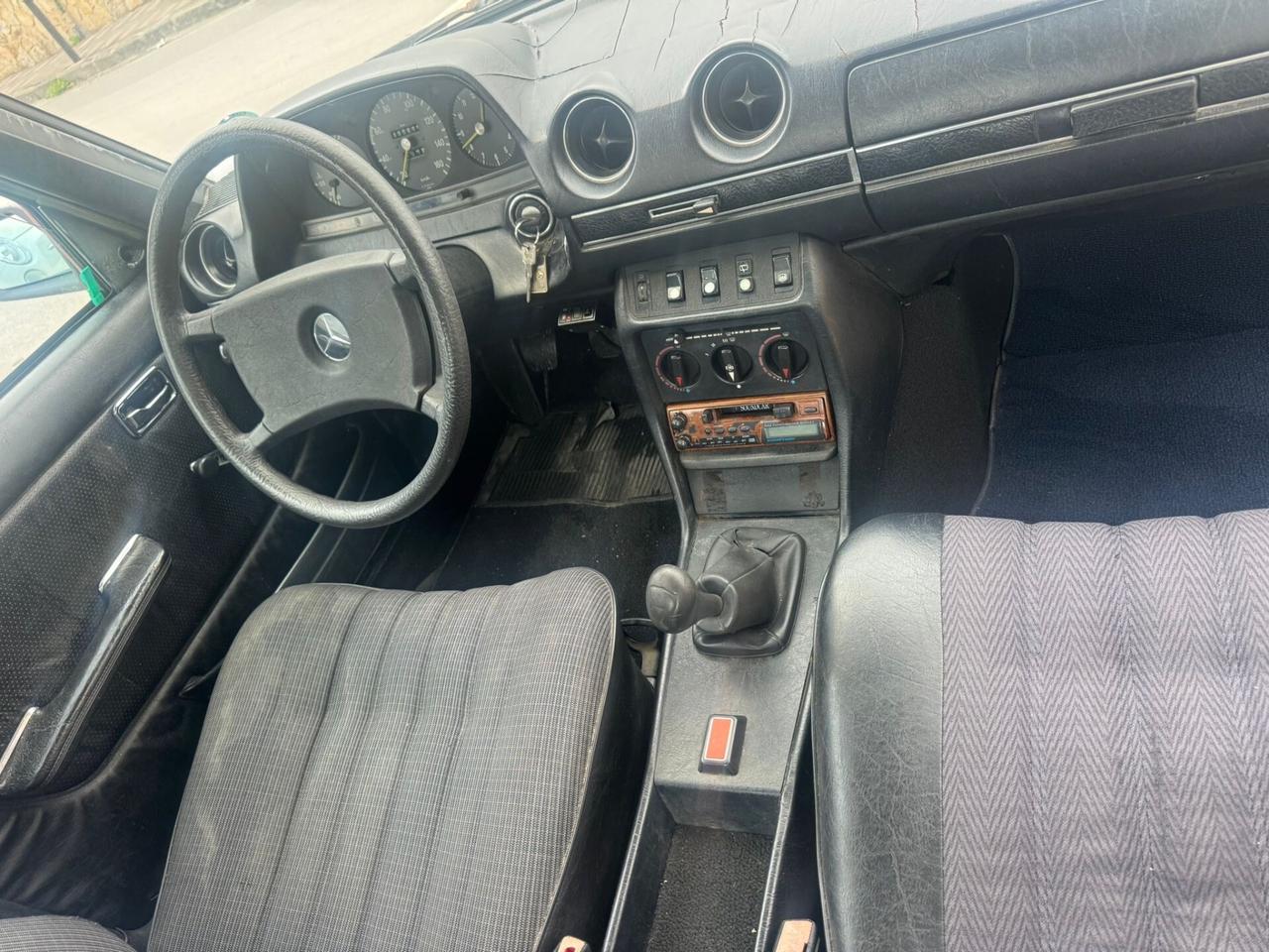 Mercedes-benz 200 berlina