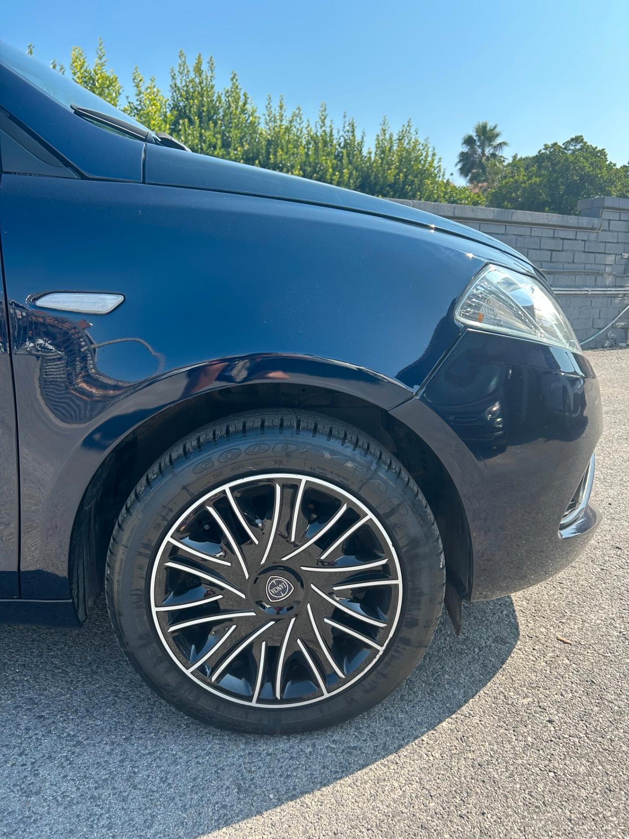 Lancia Ypsilon 1.2 69 CV 5 porte Platinum