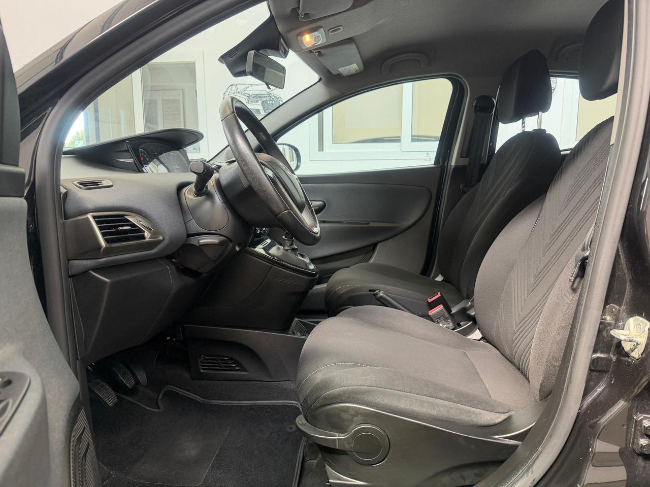 Lancia Ypsilon 1.0 FireFly 5 porte Posti S&S Hybrid Ecochic Gold