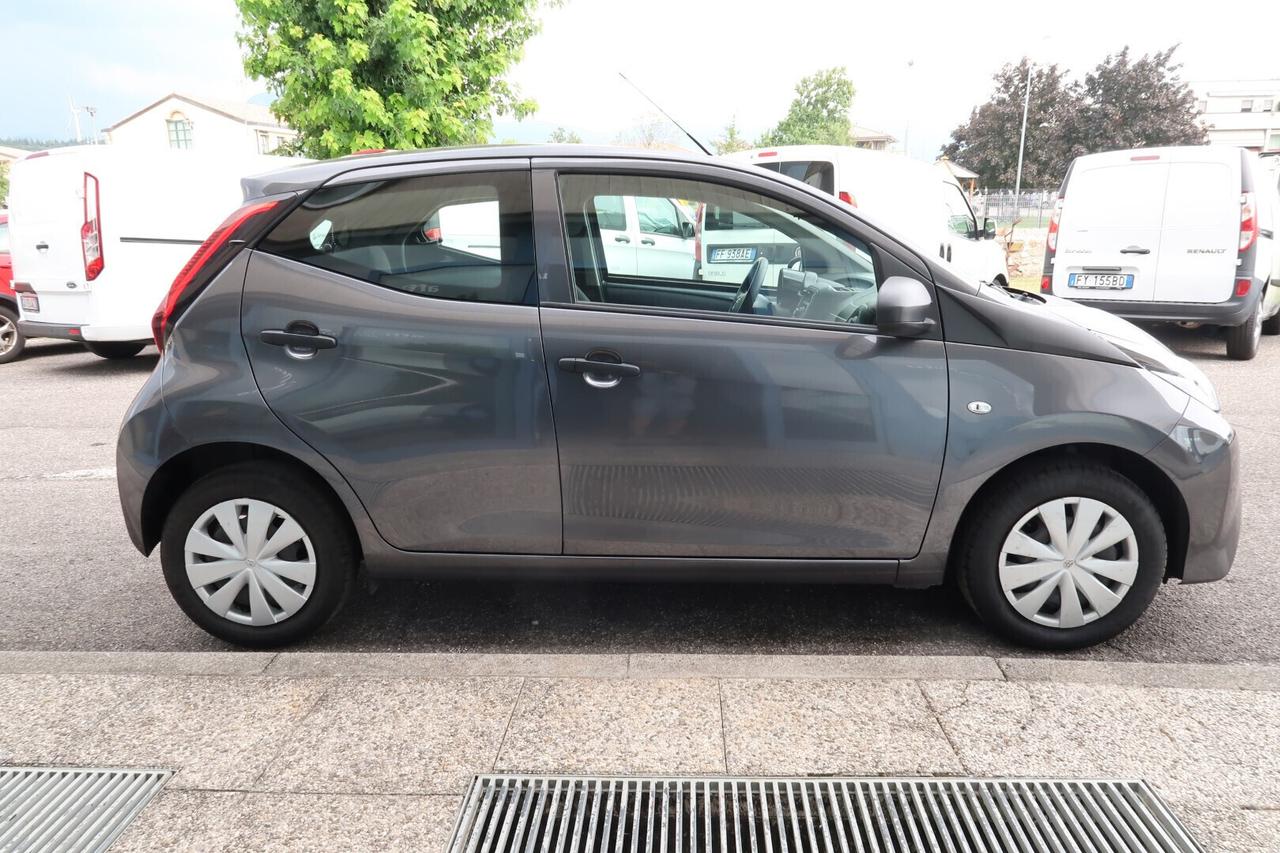 Toyota Aygo Connect 1.0 VVT-i 72 CV 5 porte