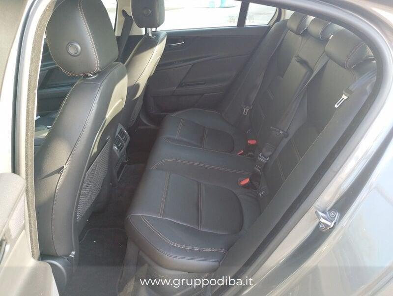 Jaguar XE Diesel 2.0d Pure 180cv auto