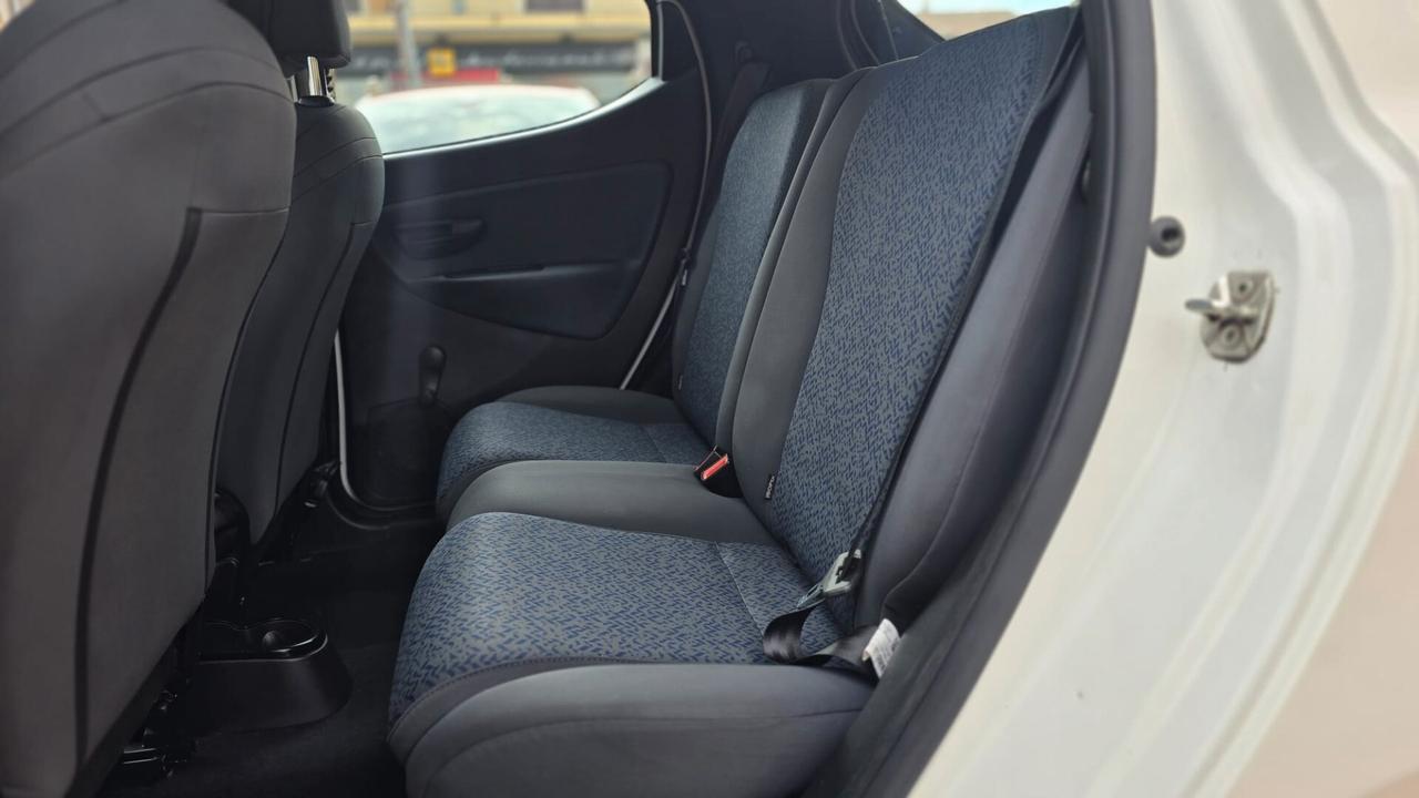 Lancia Ypsilon 1.0 FireFly 5 porte S&S Hybrid Ecochic Silver