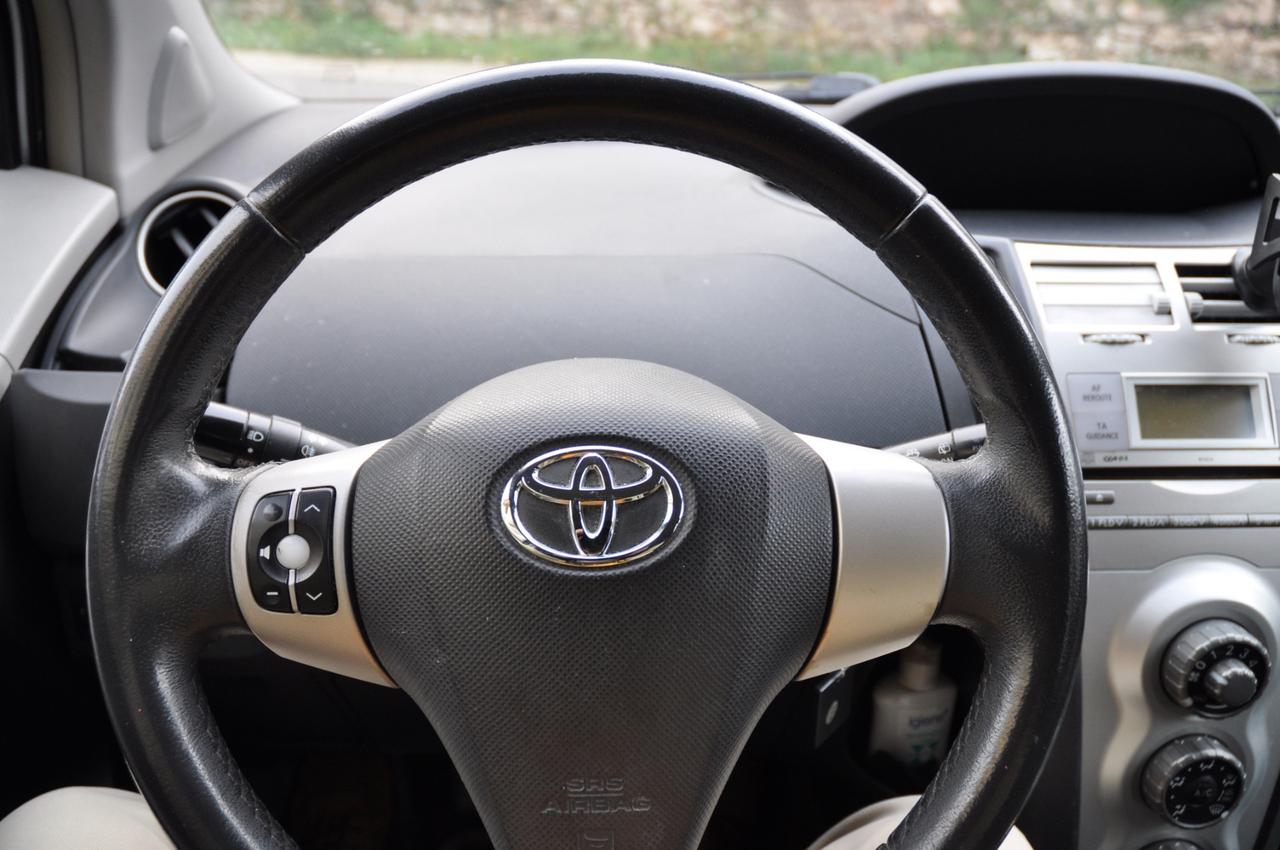 Toyota Yaris 1.0 5 porte NEOPATENTATI