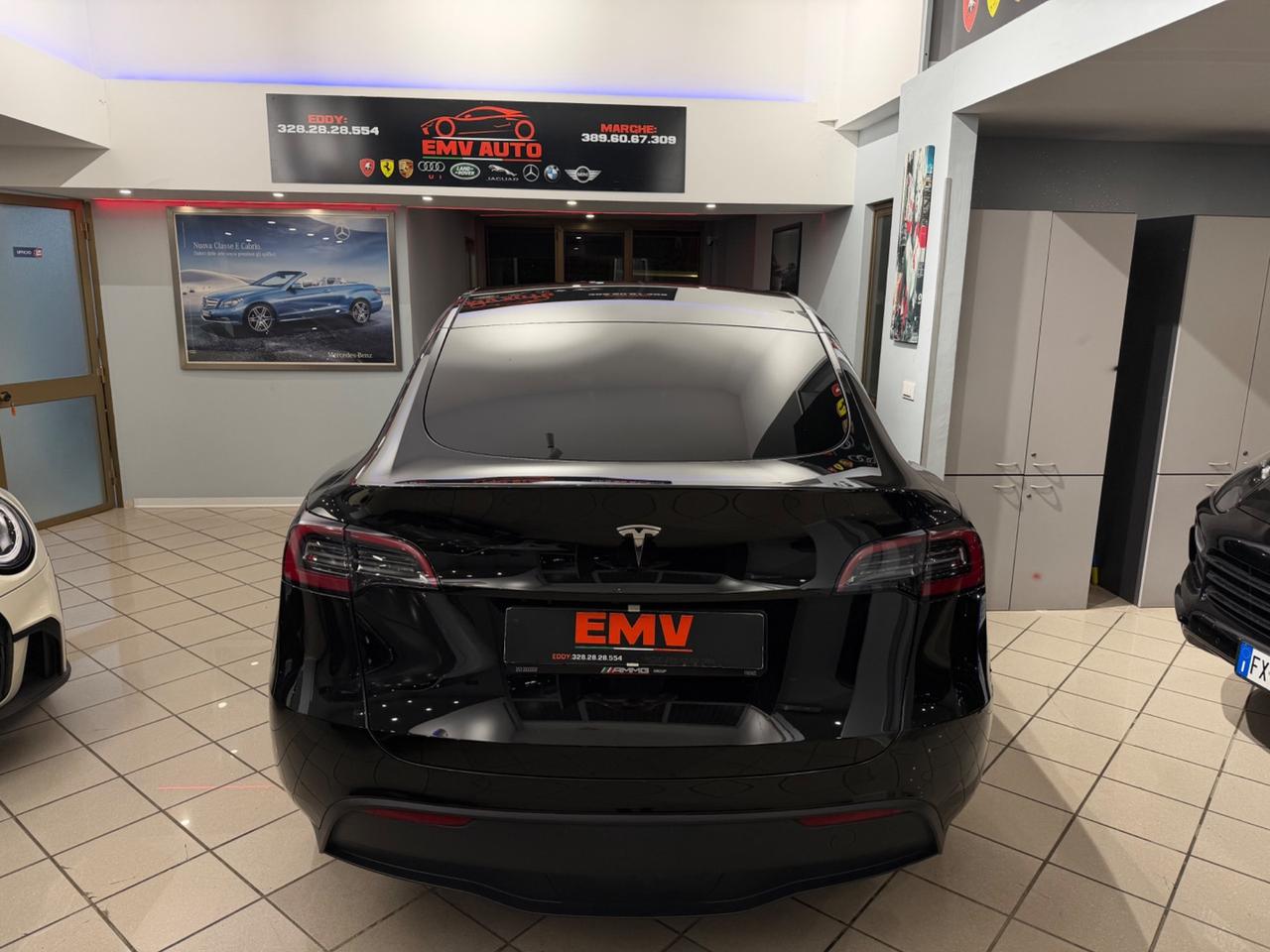 Tesla Model Y RWD Iva esposto
