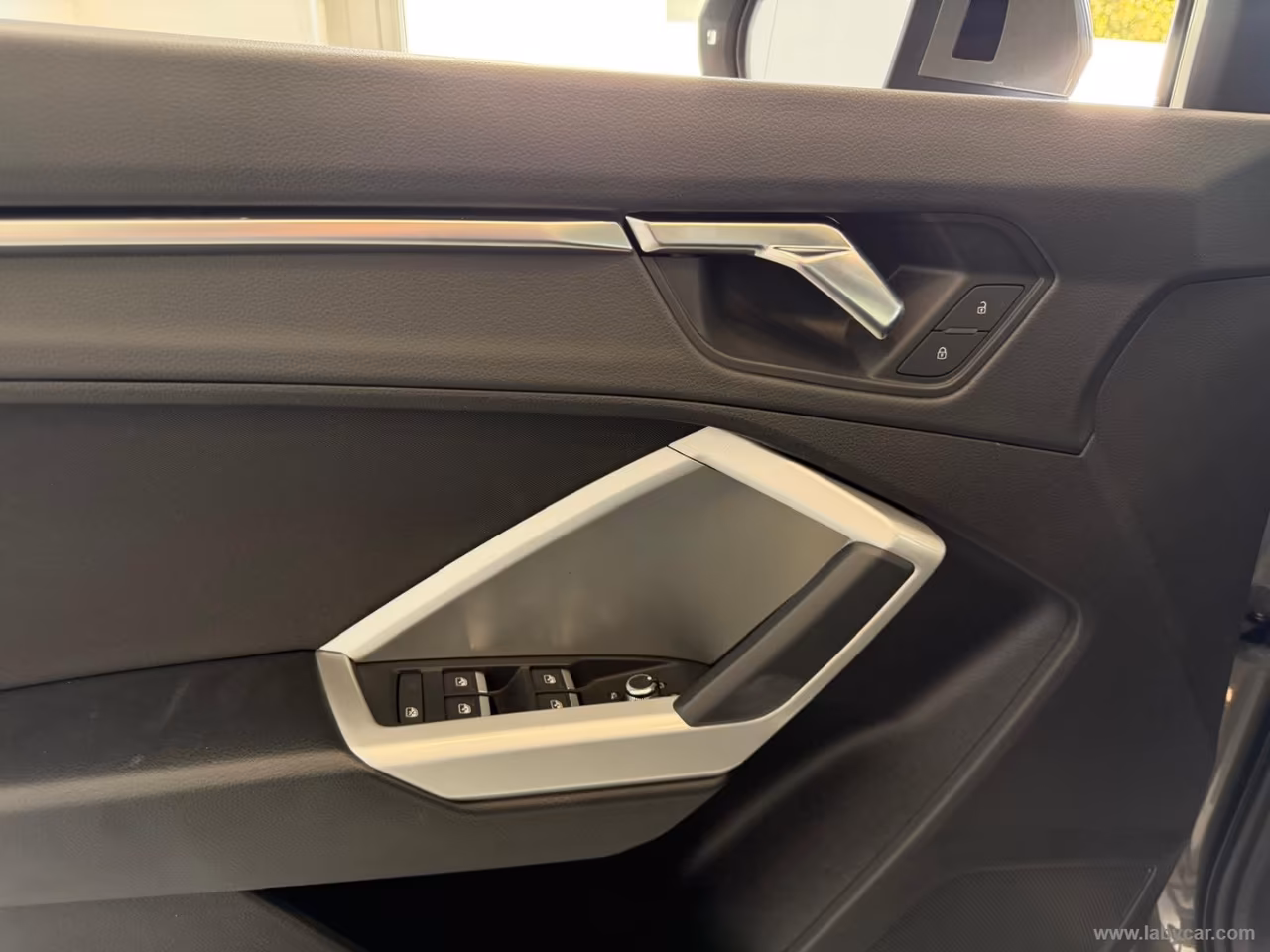AUDI Q3 35 TDI S tronic Business Advanced