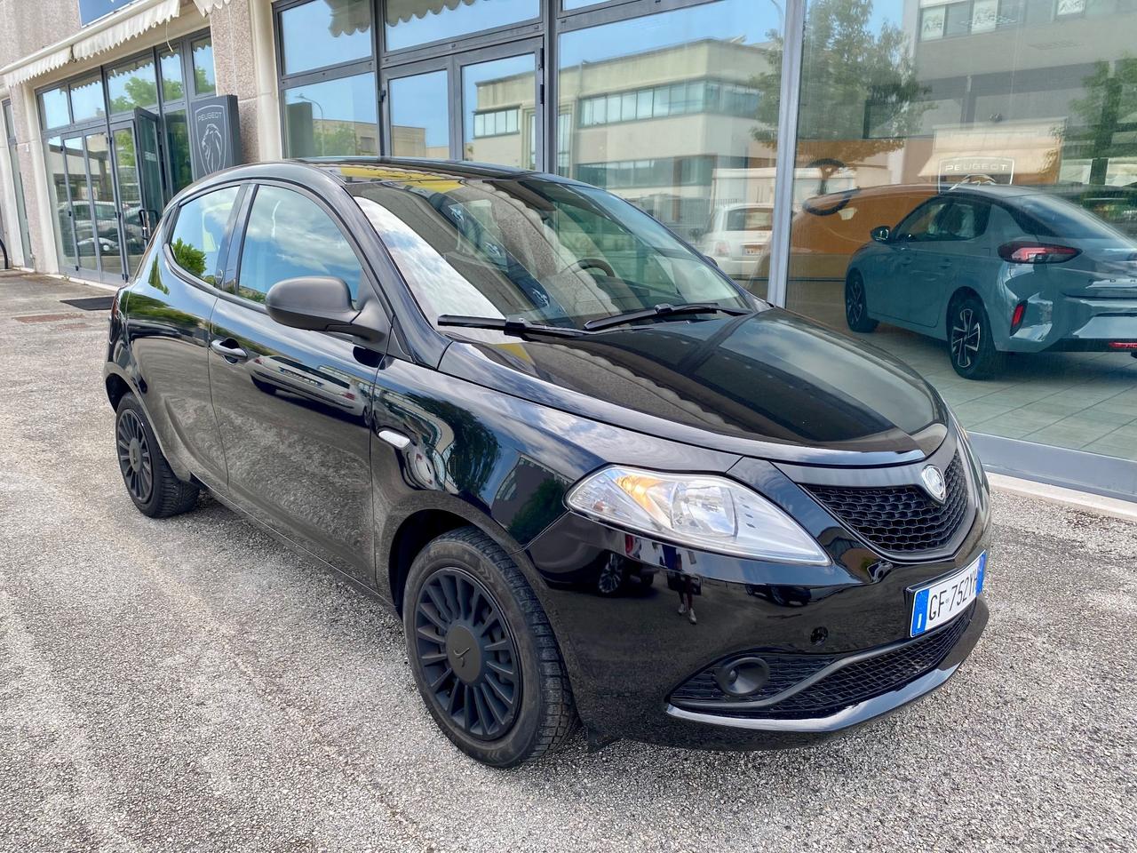 Lancia Ypsilon 1.0 FireFly Hybrid - 2021
