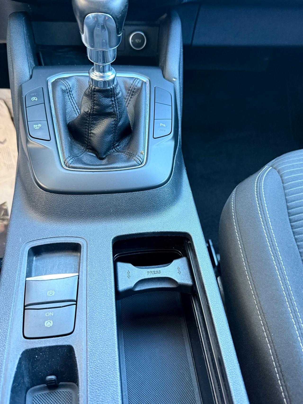 Ford Kuga 1.5 ecoblue Titanium 120cv NAVI,SENSORI DI PARCHEGGIO,BLUETOOTH,KM CERTIFICATI!