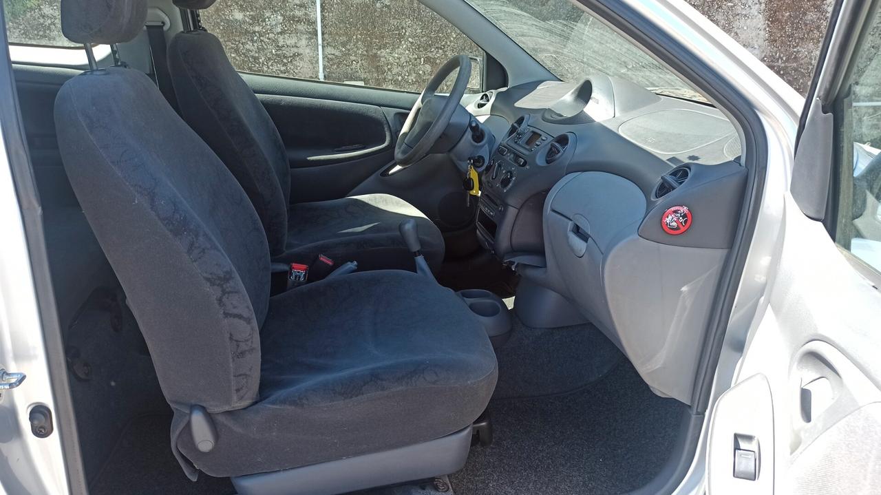 Toyota Yaris 1.0i 16V cat 3 porte '03