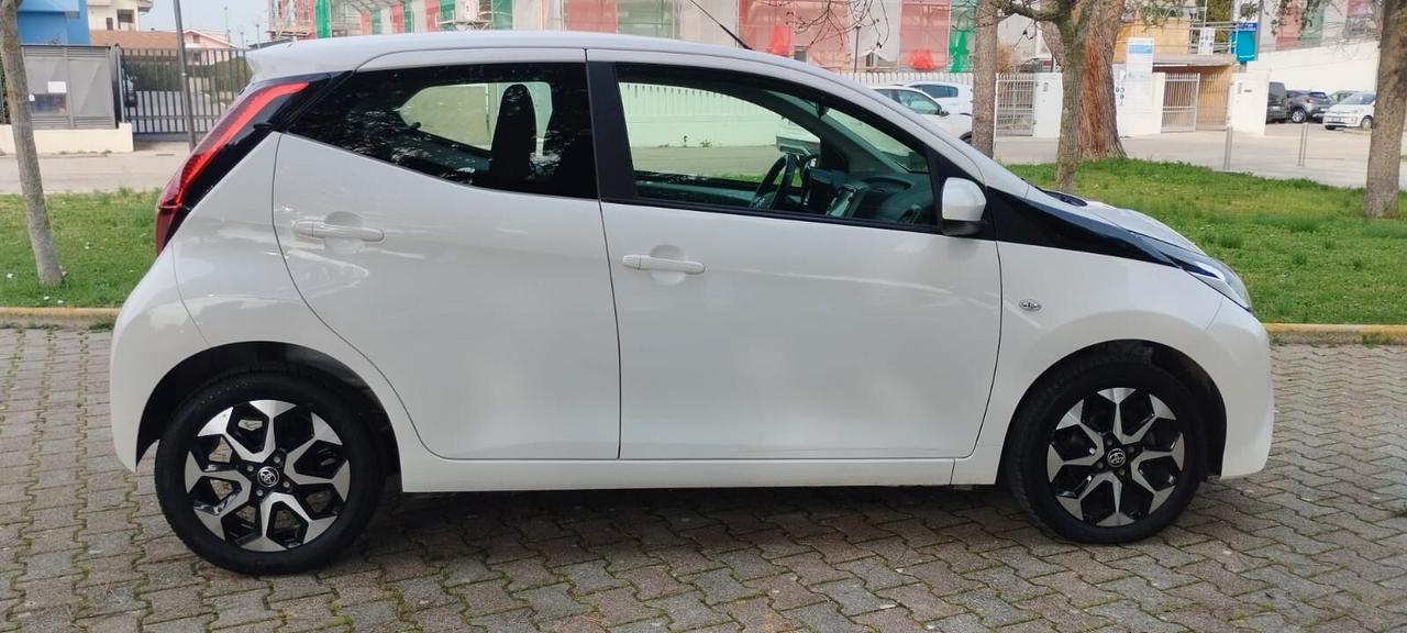 Toyota Aygo Connect 1.0 VVT-i 72 CV 5 porte x-play