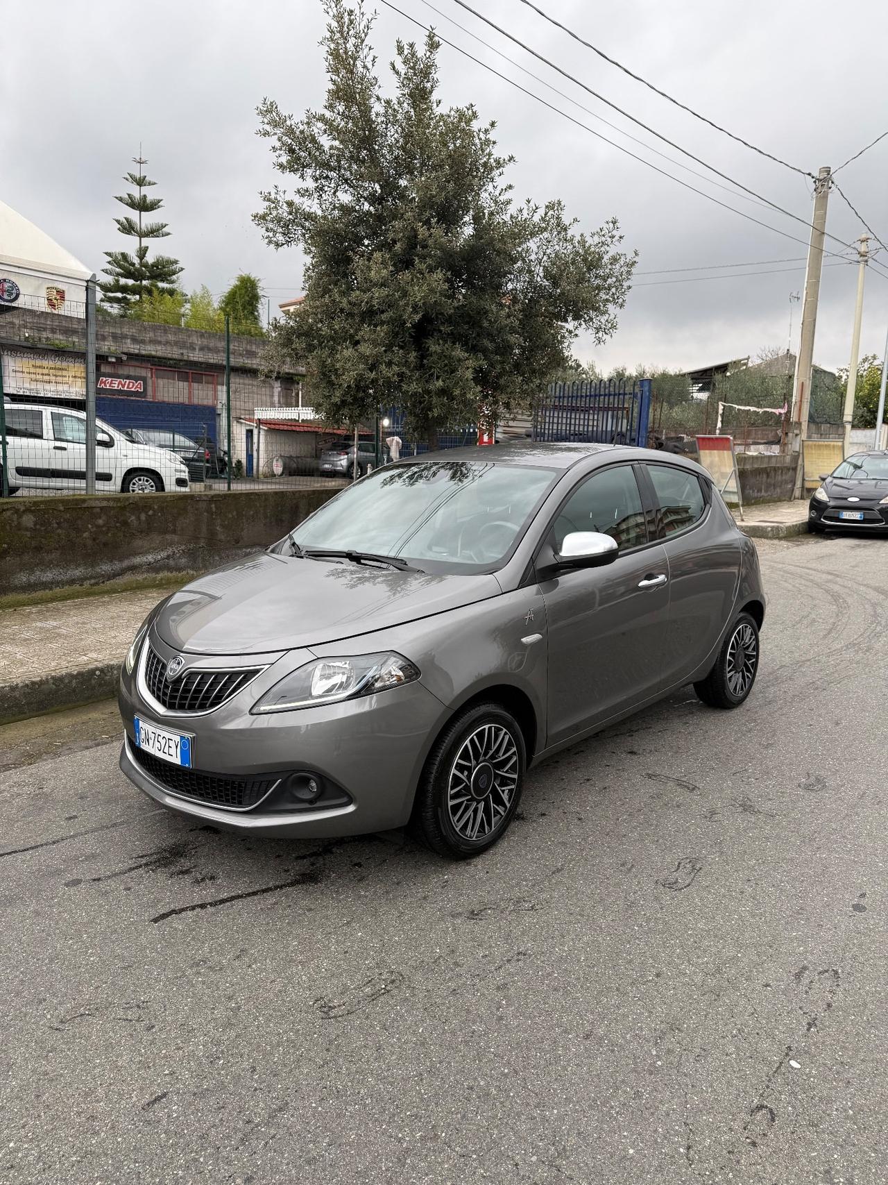Lancia Ypsilon 1.0 FireFly 5 porte S&S Hybrid Alberta Ferretti
