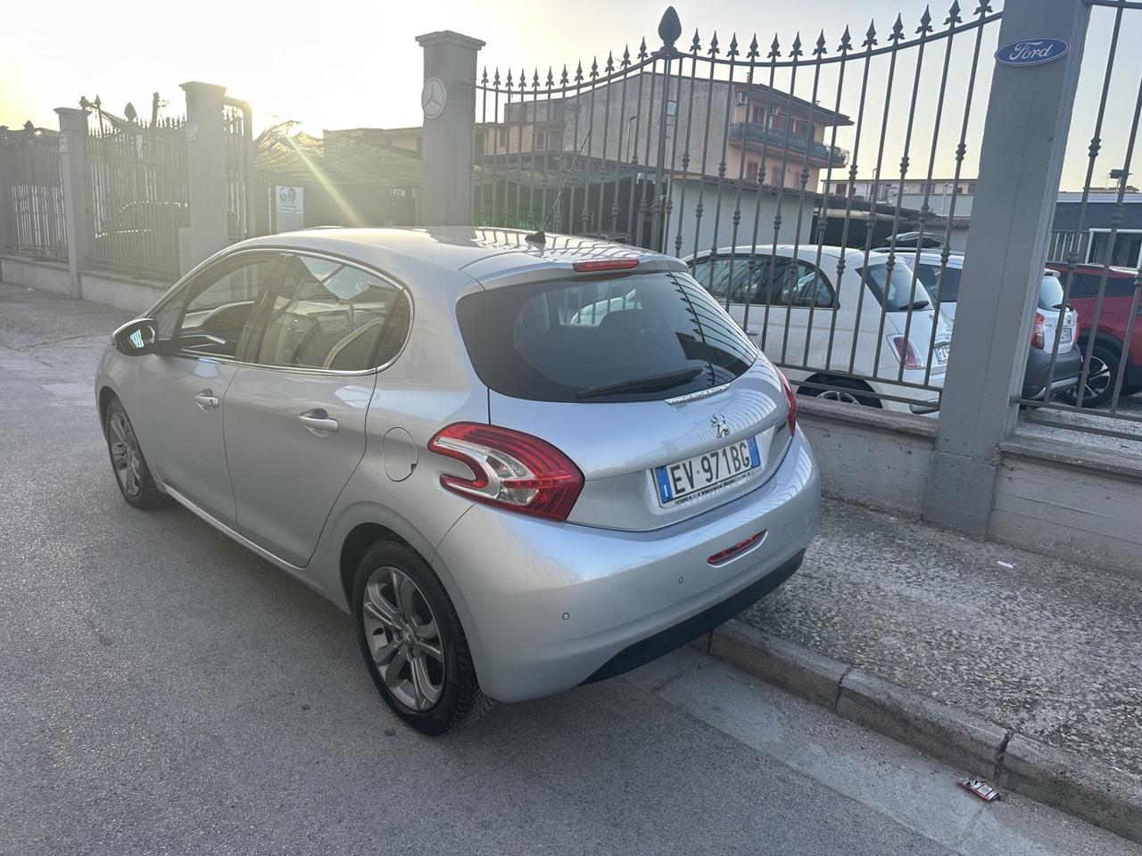 Peugeot 208 1.4 HDi 68 CV Allure 2014