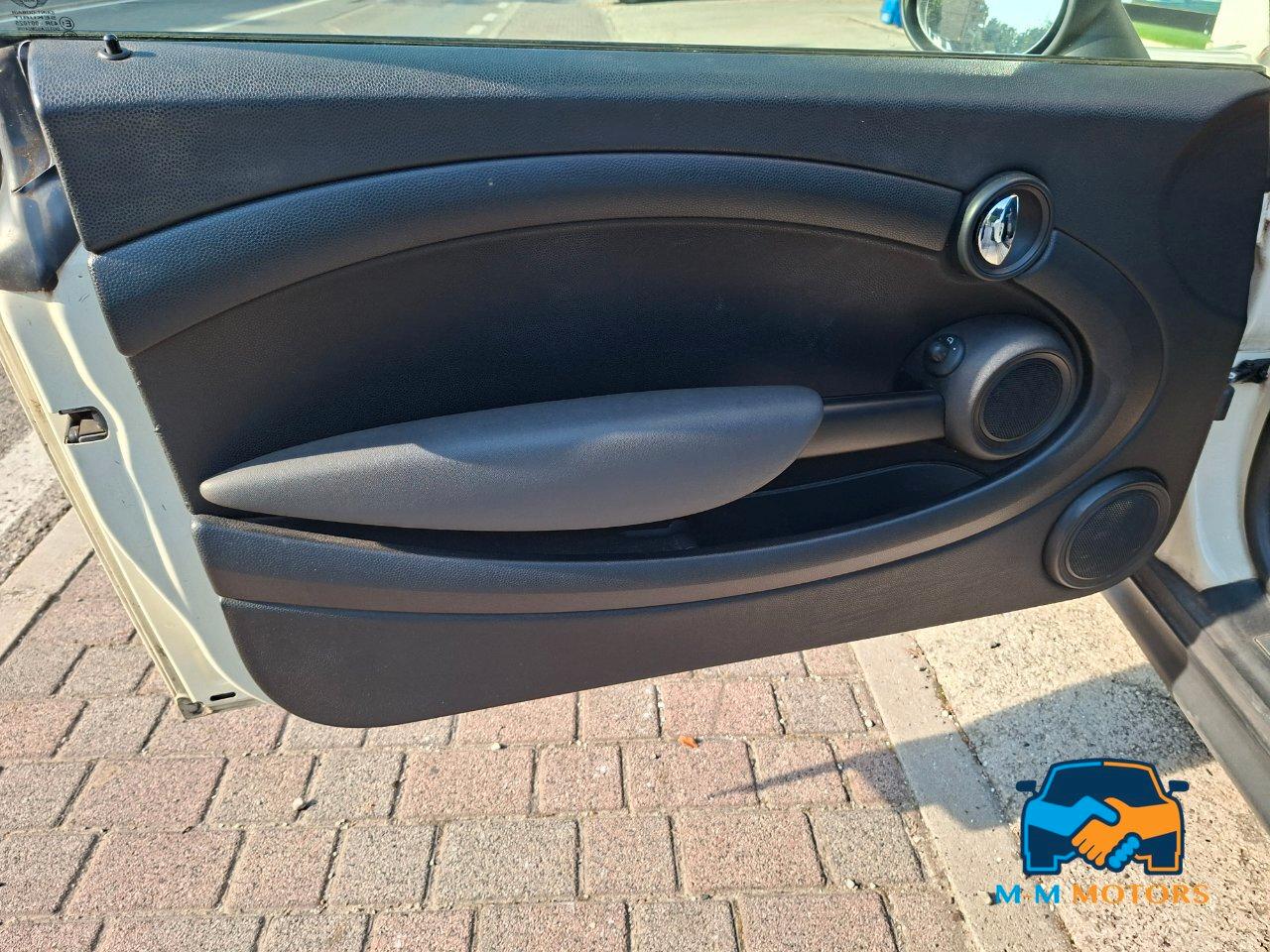 Mini Cabrio Cooper 1.6 120cv neo patentati