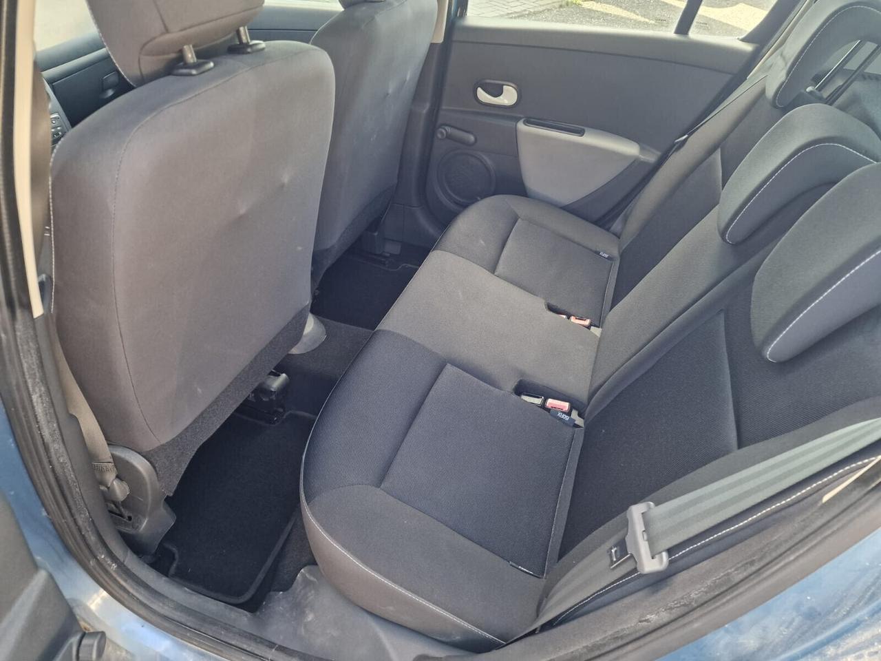 RENAULT CLIO 1.2 16V 5P SOLO 70.000 KM.03/2011