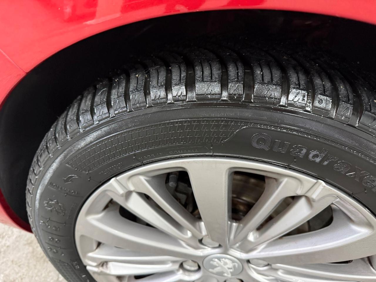 Peugeot 208 PureTech 82cv 5 porte Allure