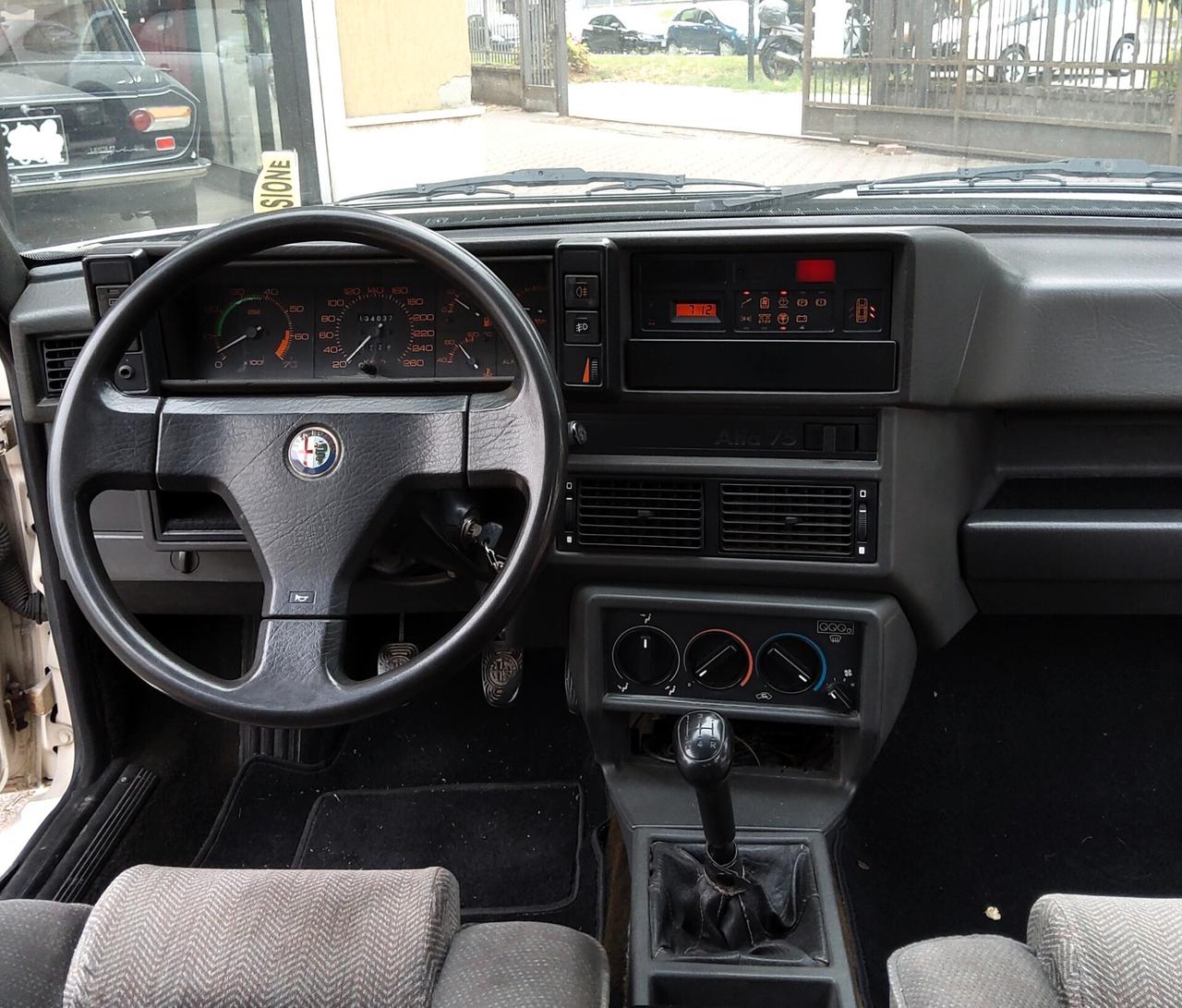Alfa Romeo 75 2.0i Twin Spark