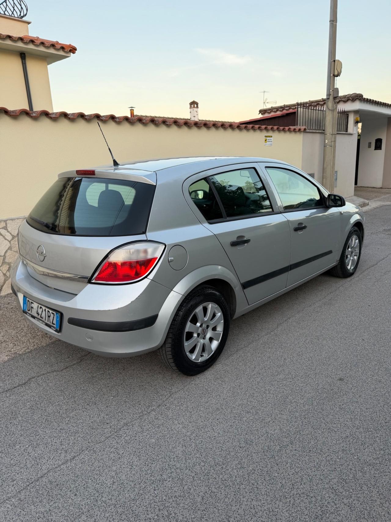 Opel Astra 1.4 16V Twinport 5 porte Enjoy