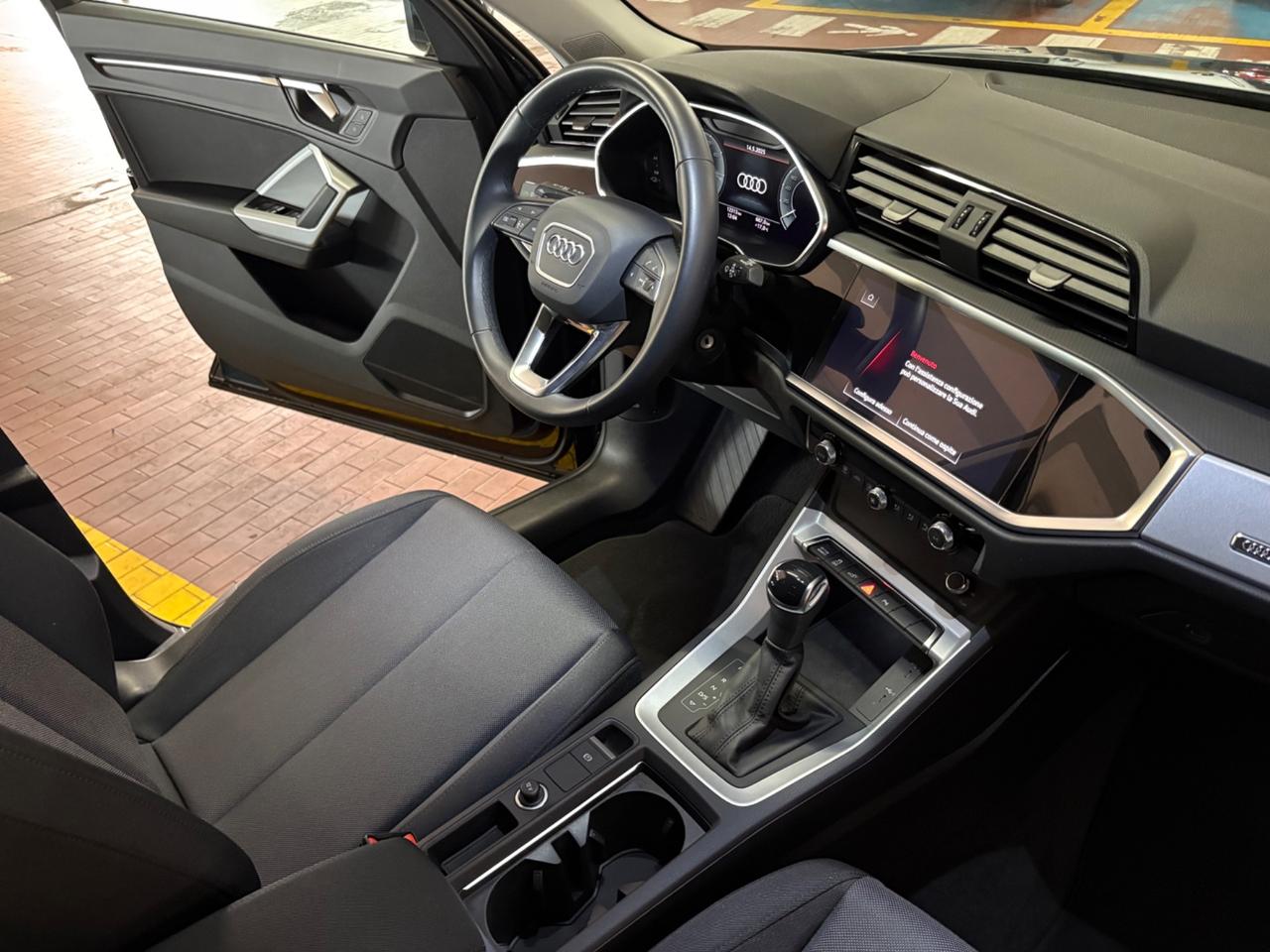 Audi Q3 45 TFSI e S tronic Business