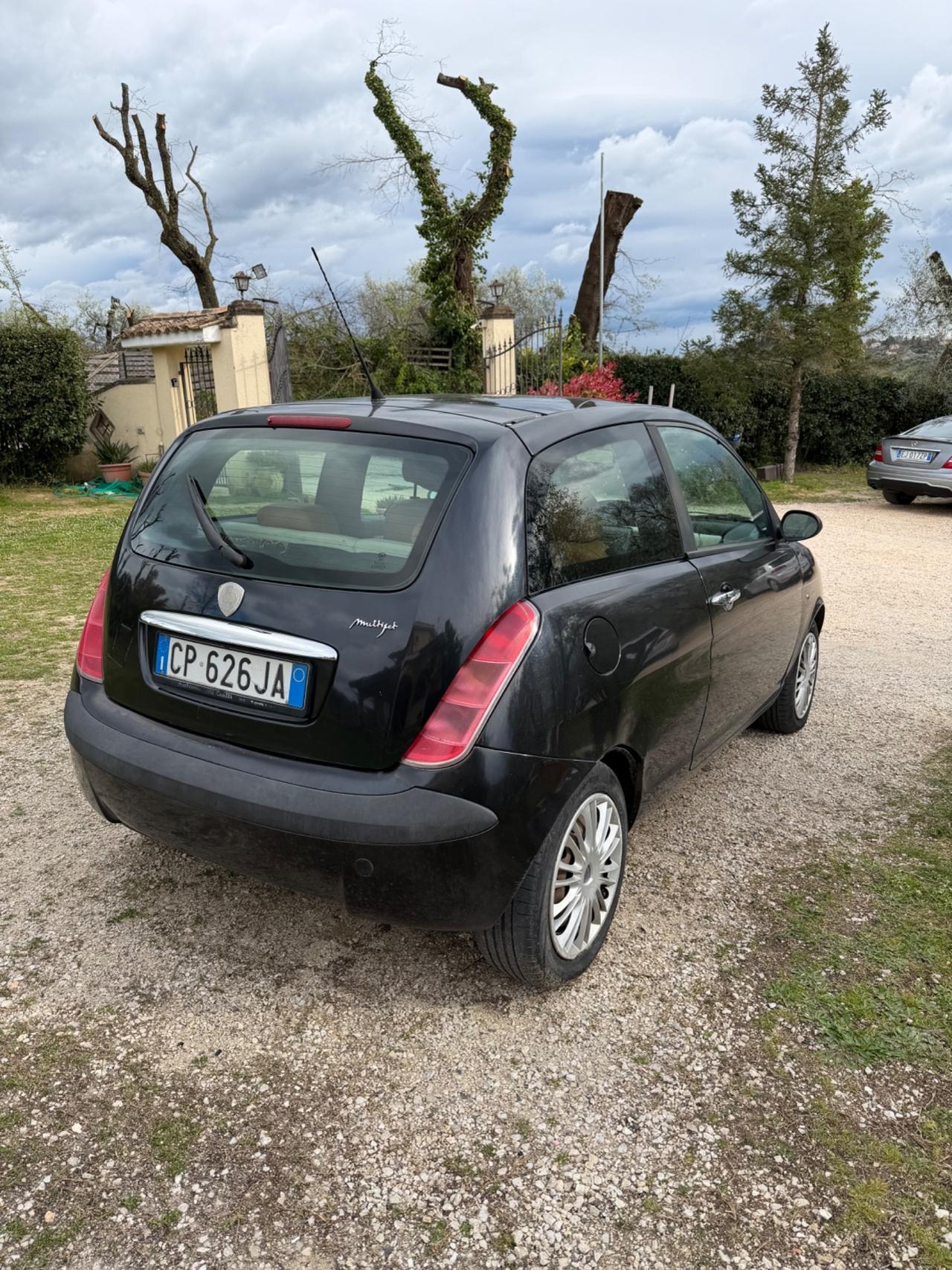Lancia Ypsilon 1.3 MJT 75 CV Platino
