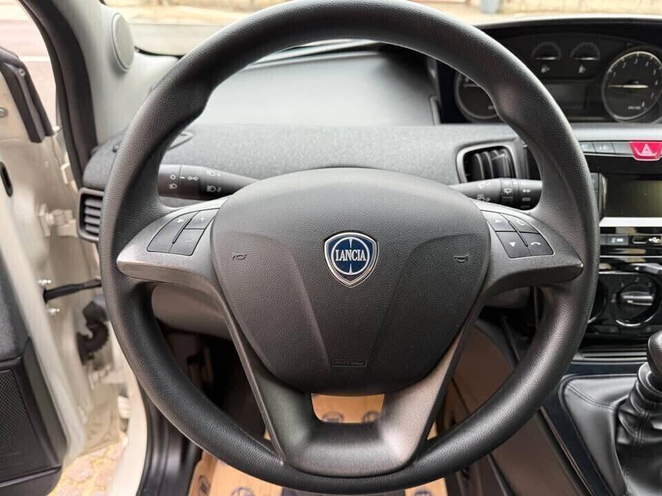 Lancia Ypsilon 1.0 FireFly 5 porte S&S Hybrid Ecochic Silver