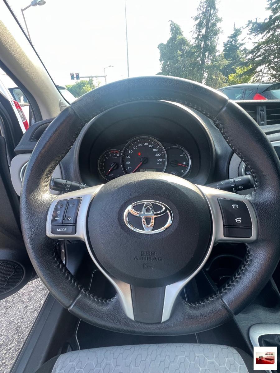 TOYOTA - Yaris - 1.0 5 porte Lounge