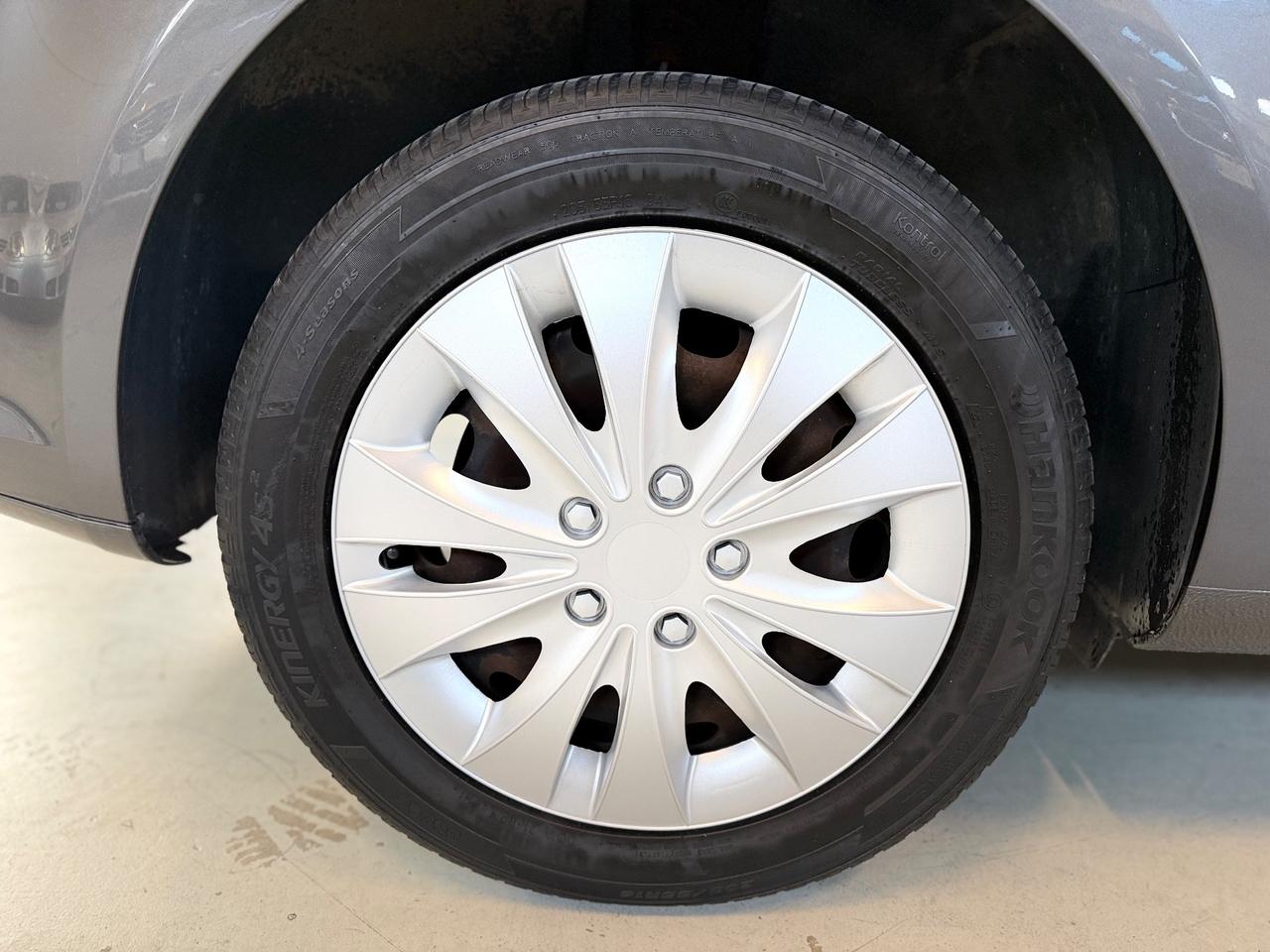 Volkswagen Touran 1.6 TDI Comfortline 7 POSTI NEOPATENTATI