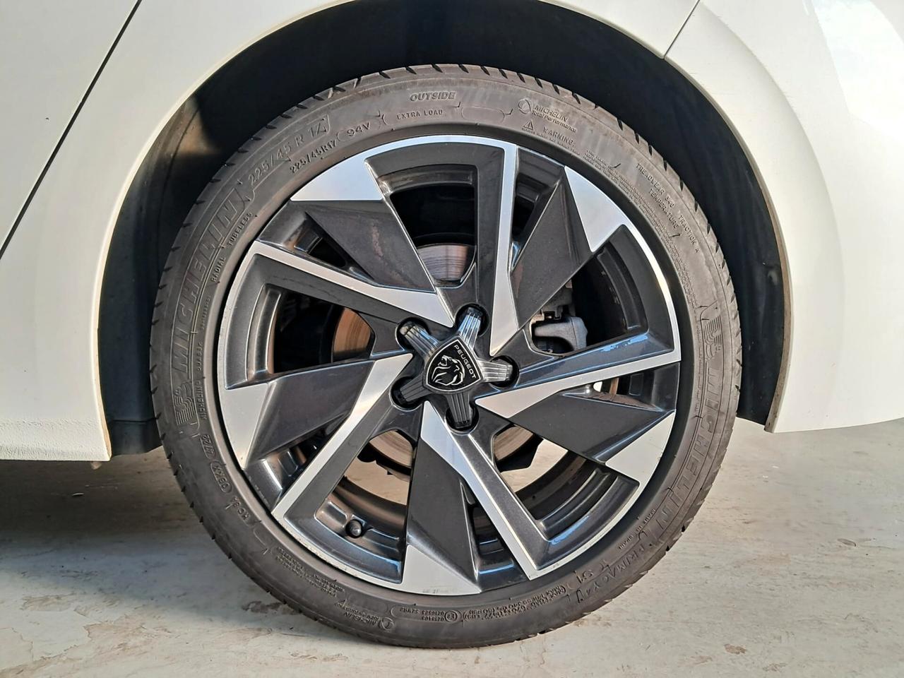 Peugeot 308 BlueHDi 130 S&S EAT8 SW Allure