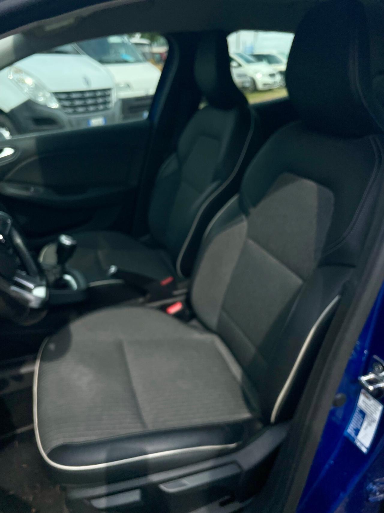 Renault Clio TCe 100 CV CVT 5 porte Intens